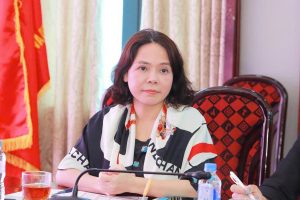 Tiến sĩ Trịnh Thị Thu Hà, Bí thư Đảng ủy, Hiệu trưởng Nhà trường tại buổi làm việc.