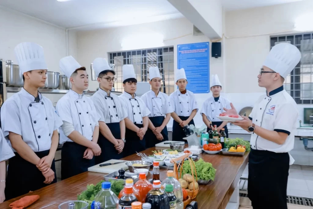 Ngành Kỹ thuật chế biến món ăn luôn nằm trong Top ngành cao đẳng dễ xin việc sau khi ra trường