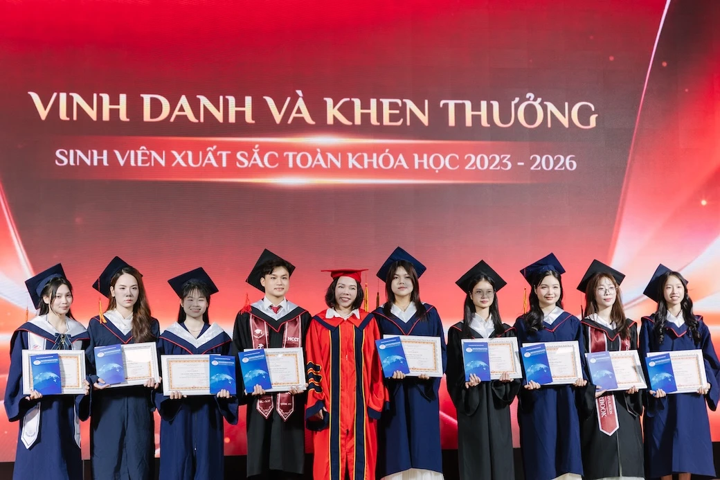 Lễ tốt nghiệp Khóa 15 HCCT: 1.048 ngày trưởng thành