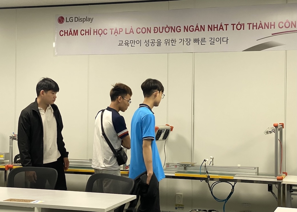 Khám phá LG Display cùng sinh viên Công nghệ thông tin HCCT