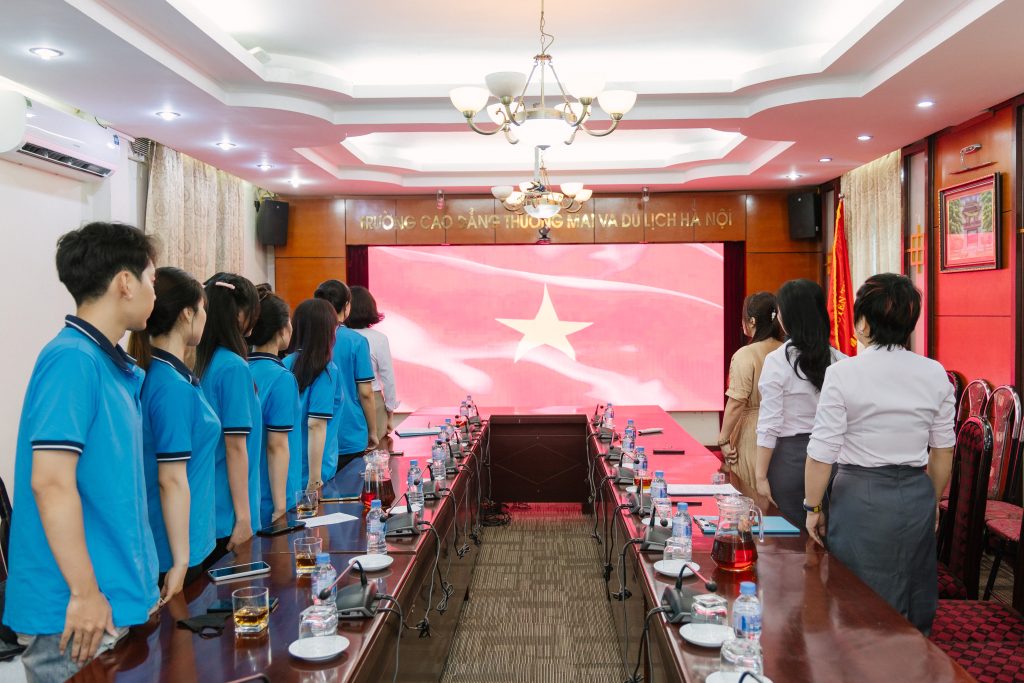 HCCT công nhận đảng viên chính thức cho 03 sinh viên