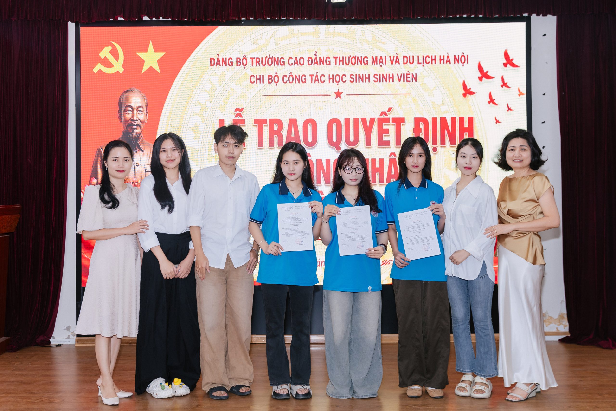 HCCT công nhận đảng viên chính thức cho 03 sinh viên