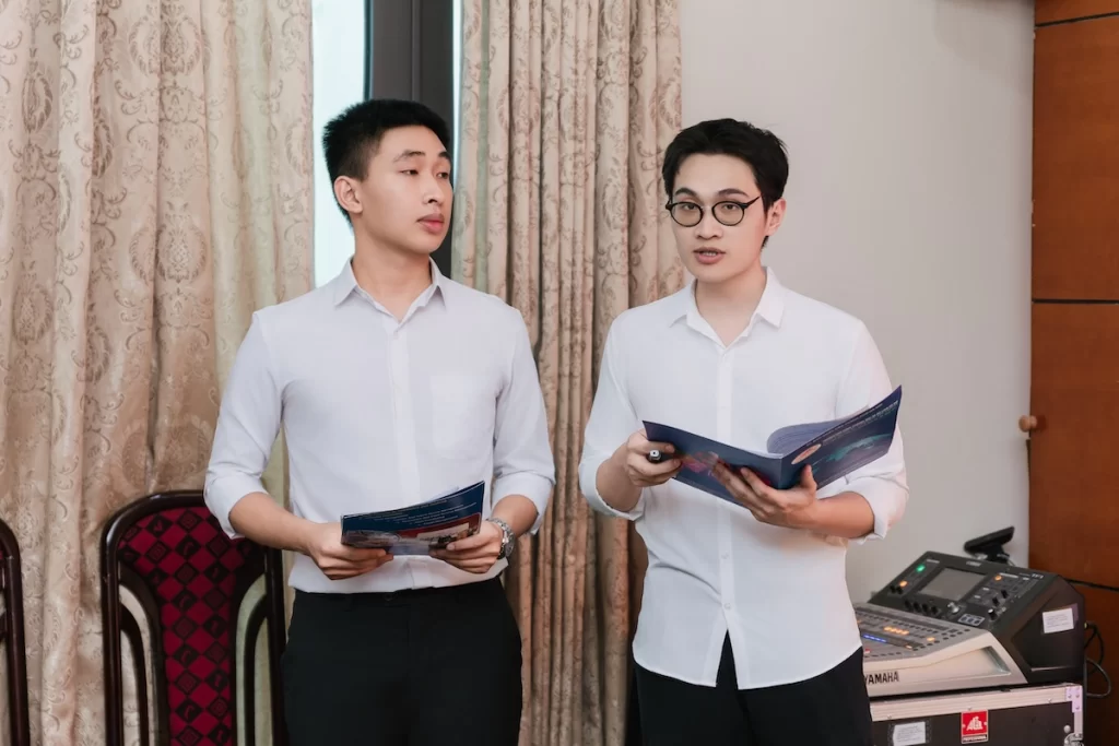 Sinh viên ngành Kỹ thuật Chế biến món ăn HCCT trong buổi nghiên cứu khoa học