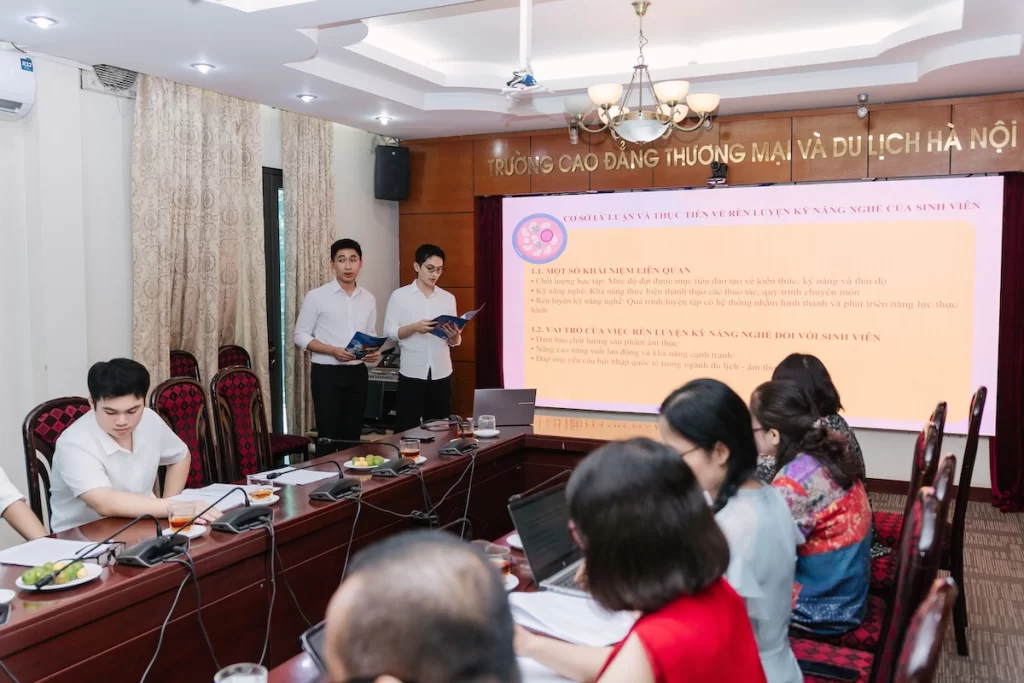 Sinh viên HCCT thảo luận giải pháp nâng cao kỹ năng nghề chế biến món ăn