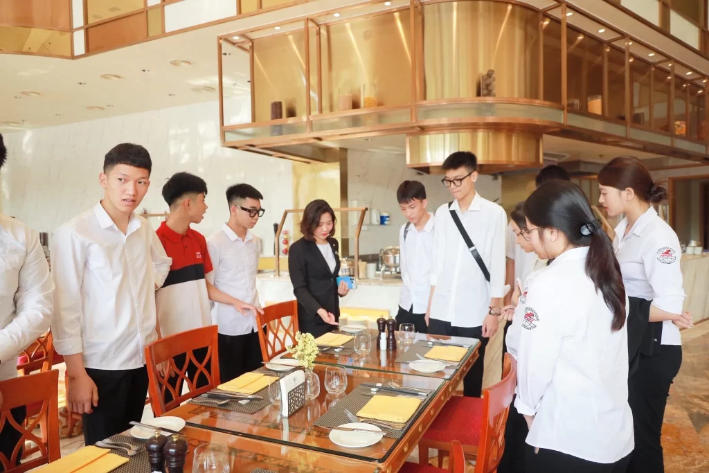 Vì sao ngày càng nhiều phụ huynh lựa chọn Hệ Song bằng sau THCS?